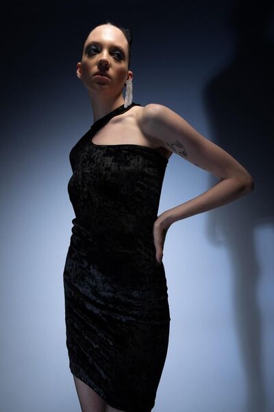DeFacto Bodycon Tek Omuzlu Velur Uzun Kollu Mini Elbise Z8563az22wn