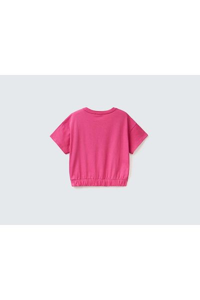United Colors of Benetton تي شيرت قصير مطبوع عليه شعار فوشيا لامع للفتيات