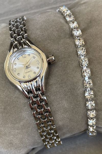 Leerybee To Accompany Every Memory: Stylish and Convenient Women's Watches