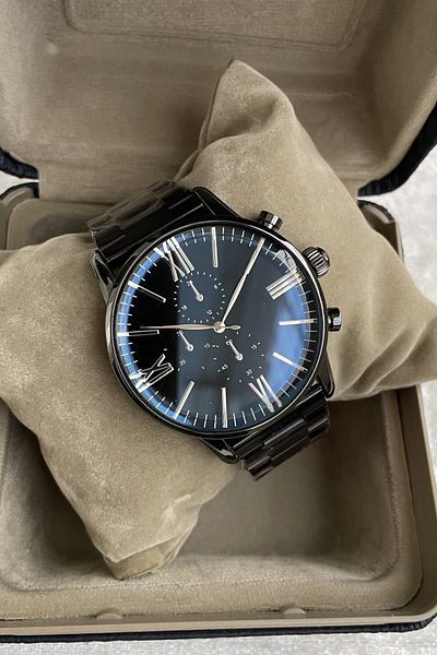 Leerybee Complete Your Style with Black Color Dazzling Men's Wristwatches!