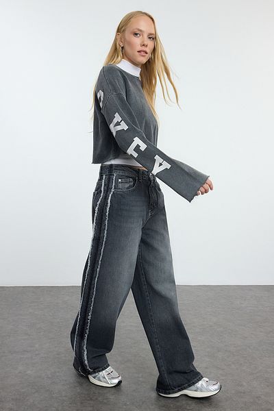Trendyol Collection Šedé džíny se střapcem se střapcem – udržitelný Twoaw25je00231