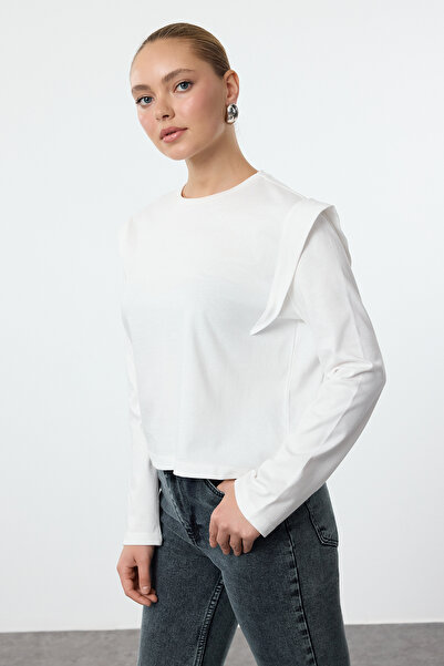 Kolekcia Trendyol Ecru 100% hrubá bavlnená vata, pletené tričko s výstrihom do V, model TWOAW25TS00015