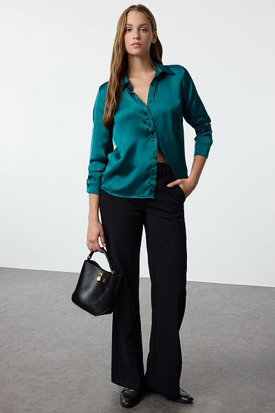 Trendyol Collection Zelená saténová tkaná košile - Regular Fit TWOAW25GO00100