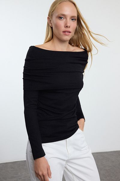 Trendyol Collection Czarny sweter z dzianiny Carmen Premium - TWOAW25KZ00157