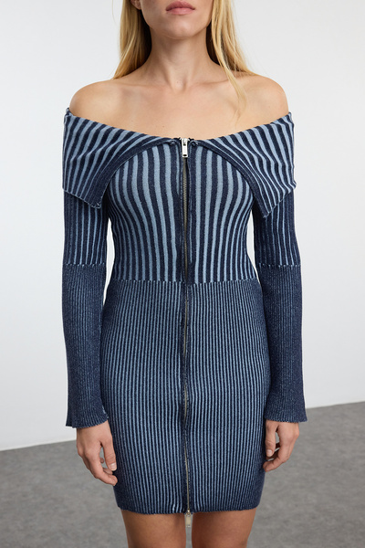 Trendyol Collection Indigové mini úpletové šaty Premium - efekt praní, speciální příze TWOAW25EL00005