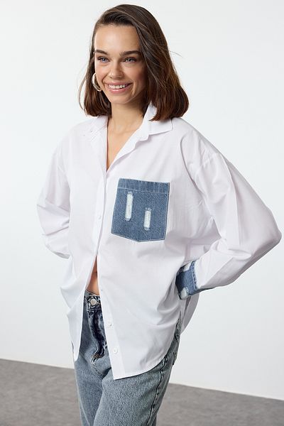 Trendyol Collection Ecru oversize tkaná košile – džínové detaily, široký střih, kapsy a manžety TWOAW25GO00047