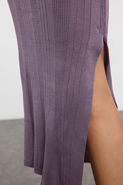 Trendyol Collection Sukienka maxi w kolorze liliowym z dzianiny - golf i włóczka z brokatem Twoaw25El00072
