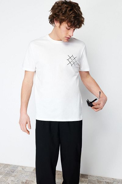 Trendyol Collection Μπλουζάκι εκρού με στάμπα - 100% βαμβάκι, συν μέγεθος, κανονική εφαρμογή TMNSS24BF00051