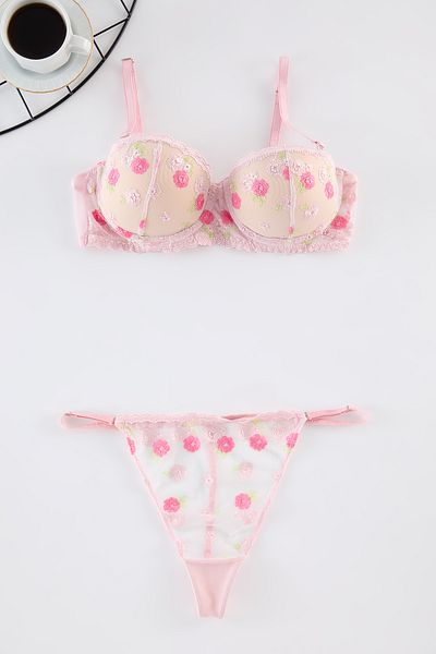 Trendyol Collection Rosa Spitze, Blumendruck, Seilträger, bedecktes Unterwäsche-Set – THMAW25CC00006