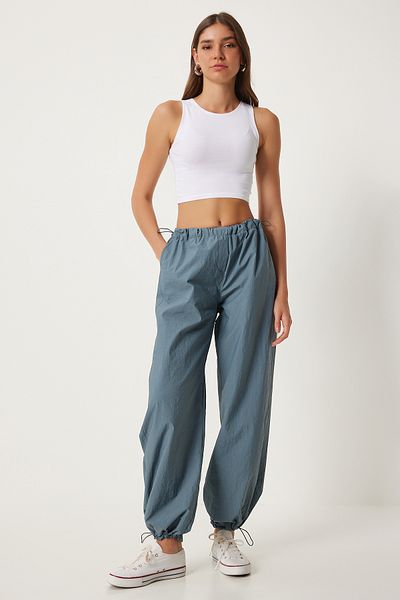 Happiness İstanbul Grüne Shalwar-Hose aus Fallschirmstoff für Damen – mit Taschen FN03274