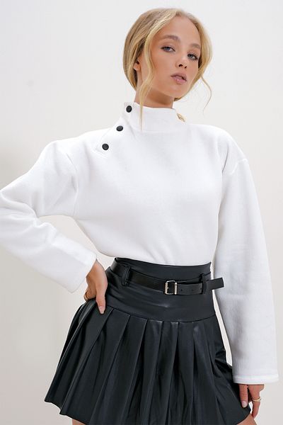 Trend Alaçatı Stili Weißes Damen-Sweatshirt mit Stehkragen und Druckknopfverschluss - ALC-X12479