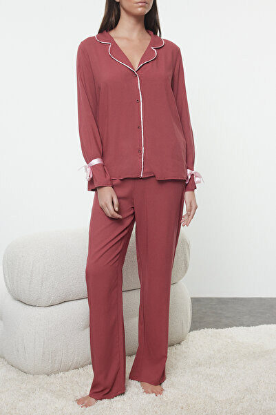 Trendyol Collection Viskózový pyžamový set - tmavá růže, stuha a detail mašle Thmaw25Pt00068