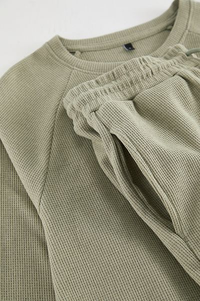Trendyol Collection Hellkhakifarbenes Herren-Pyjama-Set mit Waffelmuster und Raglanärmeln, reguläre Passform, gestrickt, TMNAW23PT00015