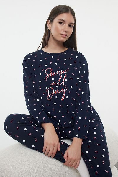 Trendyol Collection Sada pleteného pyžama v námořnické modré barvě na Nový rok – 100% bavlna Thmaw25Pt00173