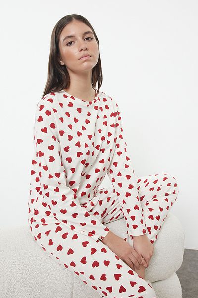 Kolekcia Trendyol Súprava pleteného pyžama Heart Ecru – 100 % bavlna Thmaw25Pt00108