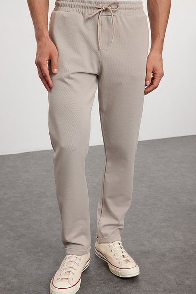 Trendyol Collection Beige Regular Fit gestrickte, flexible, bequeme, elastische Stoffhose mit doppeltem Bein und Bindegürtel TMNAW25PL00002