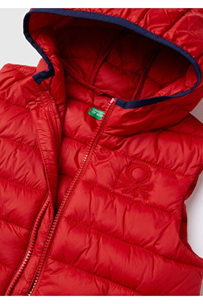United Colors of Benetton Erkek Çocuk Kırmızı Logolu İnce Puffer Yelek