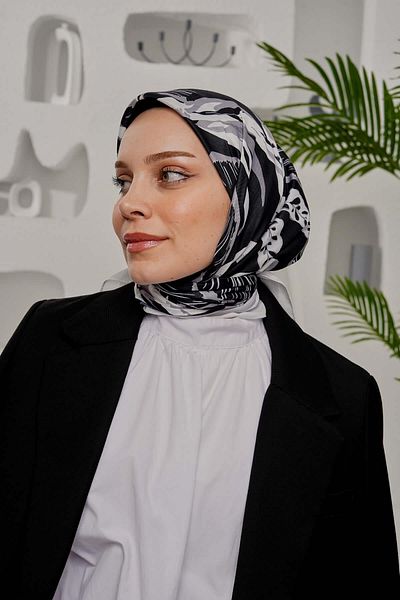 AFVENTE Black and White Soft Cotton - Leaf Patterned Scarf