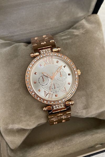 Leerybee Women's Time: Stylish and Modern Clocks