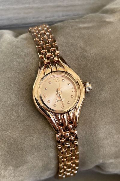 Leerybee Sparkle in Your Wrist: Women's Luxury Watches