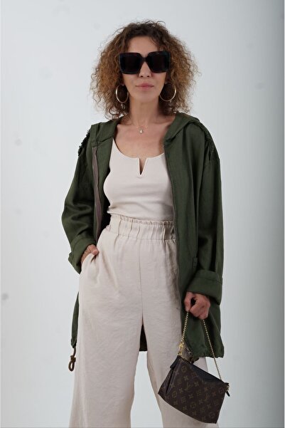 Zelish My Sister سترة كاجوال بغطاء للرأس باللون الكاكي - مطبوعة من الخلف