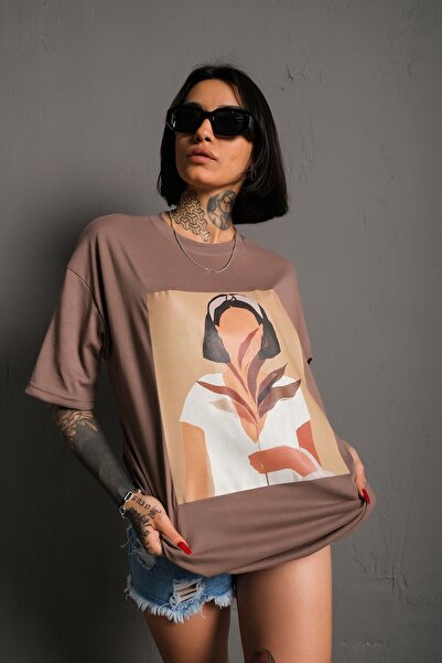 Know Γυναικείο μπλουζάκι σε καφέ φανταστική φιγούρα με στάμπα Oversize