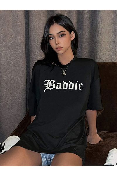 Know Tricou oversize cu imprimeu Black Baddie de damă