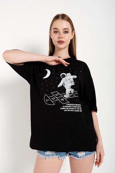 Know Tricou oversize cu imprimeu astronaut negru de damă