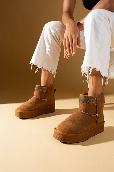 Pembe Potin Γυναικείες μπότες Tan Nubuck με τριχωτό εσωτερικό χοντρό άνετο πέτρινο σόλα με λεπτομέρειες Bootie παπούτσια