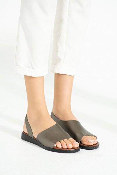 Pembe Potin Women's Platinum Comfortable Poly Sole Daily Summer Basement Style Sandals