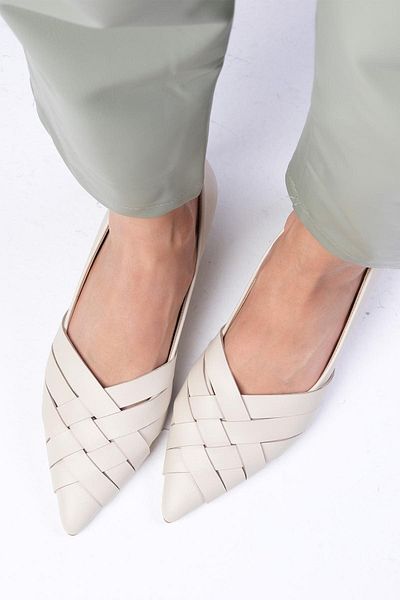 Mio Gusto Dámské boty na nízkém podpatku Peyton Beige Pointed Toe