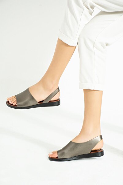 Pembe Potin Women's Platinum Comfortable Poly Sole Daily Summer Basement Style Sandals