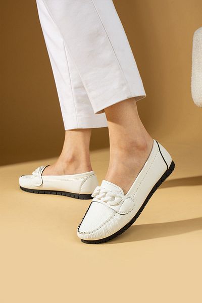 Pembe Potin Women's White Chain Buckle Comfortable Soft Sole Comfort Buckle Daily Ballerinas