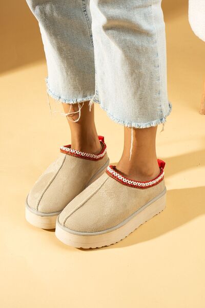 Pembe Potin Γυναικείες παντόφλες εξωτερικού χώρου σε μπεζ καστόρι Sabo με άνετη σόλα