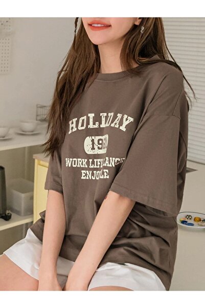 Trendseninle Dámské hnědé tričko Holiday 1961 Oversize s potiskem