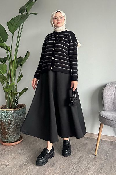 InStyle Cardigan negru din tricotaje - cu detaliu dungi subțiri