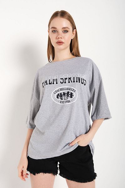 Trendseninle Γυναικείο μπλουζάκι Palm Springs σε γκρι στάμπα oversize