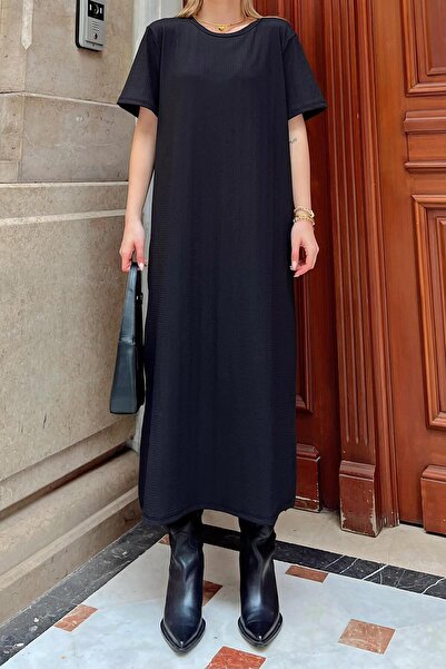 Swist Γυναικείο μίντι φόρεμα μαύρο Crew με σκίσιμο λαιμό