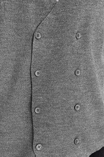 Trendyol Collection Graue, taillierte Weste mit V-Ausschnitt TMNAW21YE0014