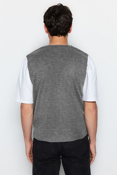Trendyol Collection Graue Strickweste im Slim Fit für Herren – V-Ausschnitt TMNAW21YE0014