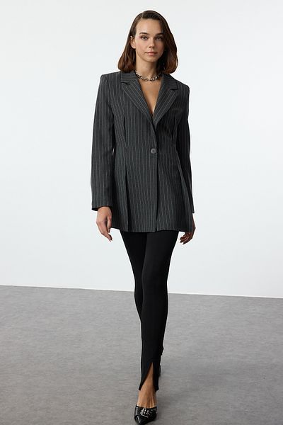 Trendyol Collection Grau gestreifte Premium-Blazerjacke aus Poliviskon – TWOAW25BC00005