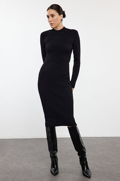 Trendyol Collection Černé midi pletené šaty s měkkou texturou – podrobný korzet Twoaw25El00062