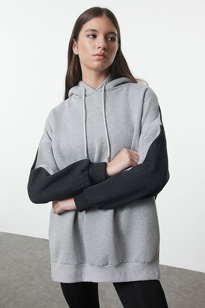 Trendyol Collection Sport-Sweatshirt mit Farbblockdesign und weiter Passform aus Fleece in Anthrazit - TWOSS22SW0074
