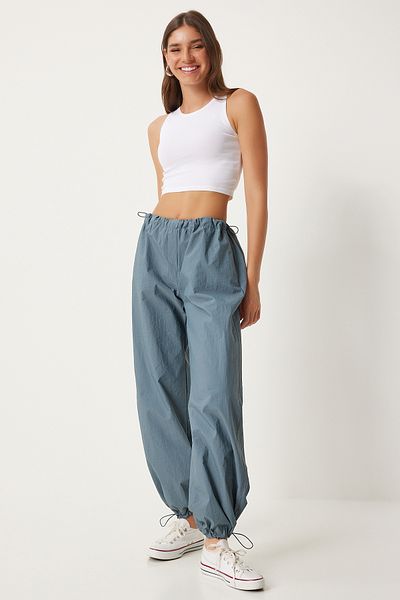 Happiness İstanbul Grüne Shalwar-Hose aus Fallschirmstoff für Damen – mit Taschen FN03274