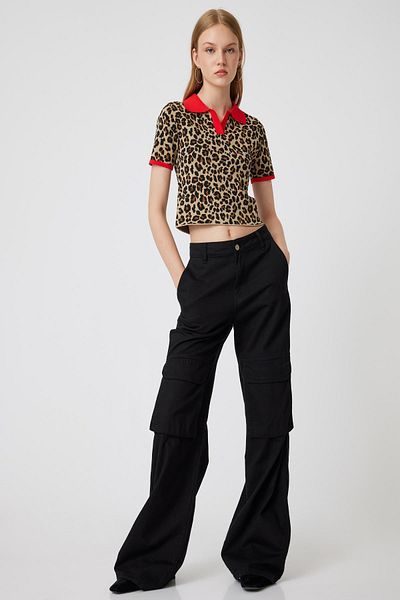 Koton Kurzarmpullover mit Leopardenmuster und Polokragen
