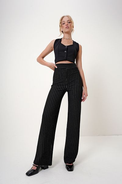 Trend Alaçatı Stili Schwarze gestreifte Strickhose mit weitem Bein und elastischem Bund ALC-X12522