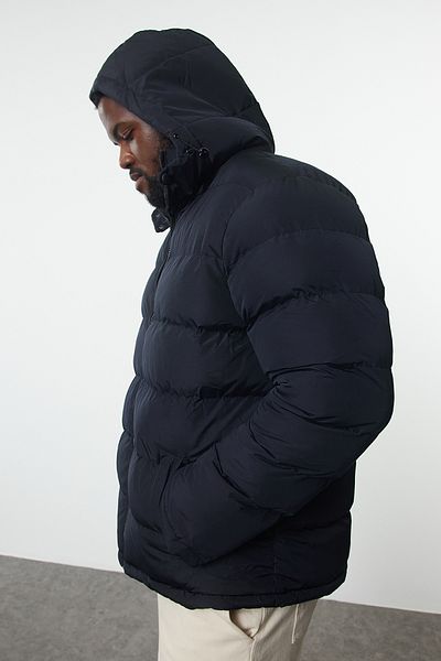 Trendyol Collection Marineblaue, winddichte Pufferjacke für den Winter, normale Passform, große Größe – TMNAW25AW00001