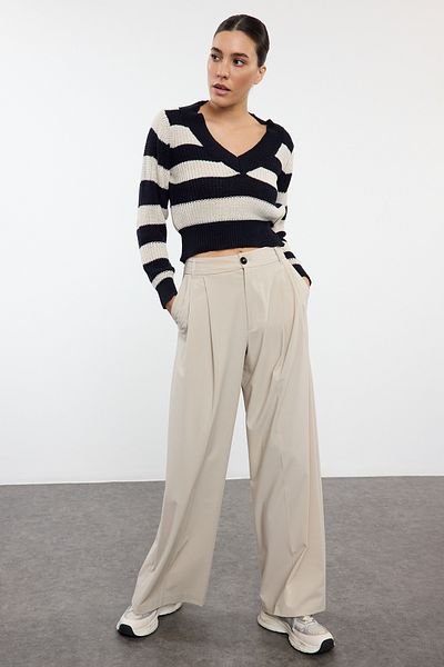 Trendyol Collection V-nyakú sötétkék csíkos kötöttáru pulóver - Crop, Twoaw25kz00347