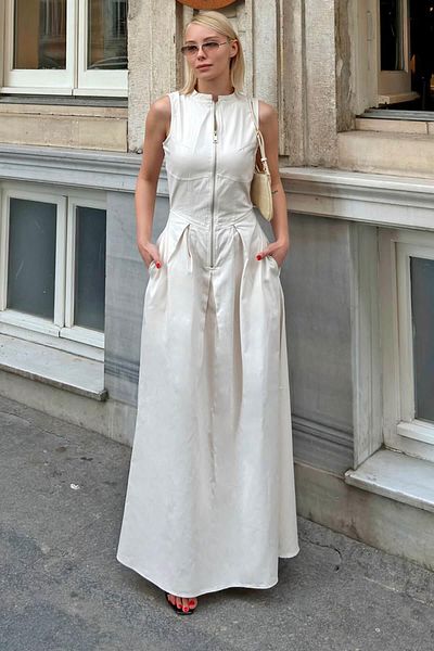 Swist Beiges Cris-Midikleid mit Reißverschluss und zwei Taschen für Damen