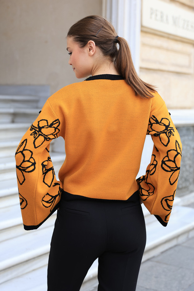 ALCHON Round Crew Neck Long Sleeve Wide-Neck Floral Jacquard Pattern Color-Blocked Winter Knitwear Sweater
